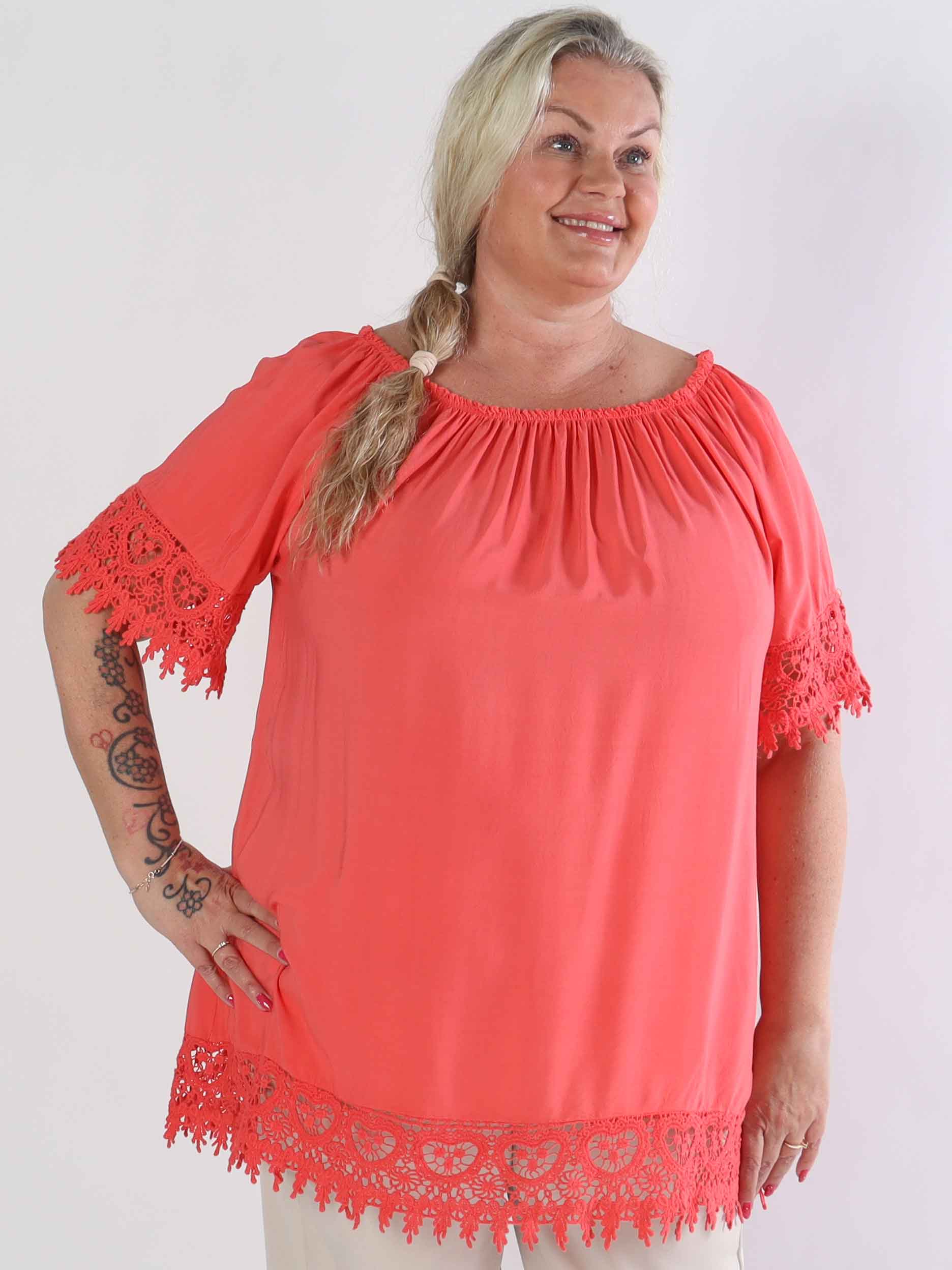 Carnelia - Plus size tunikakjole i viskose med broderet kanter